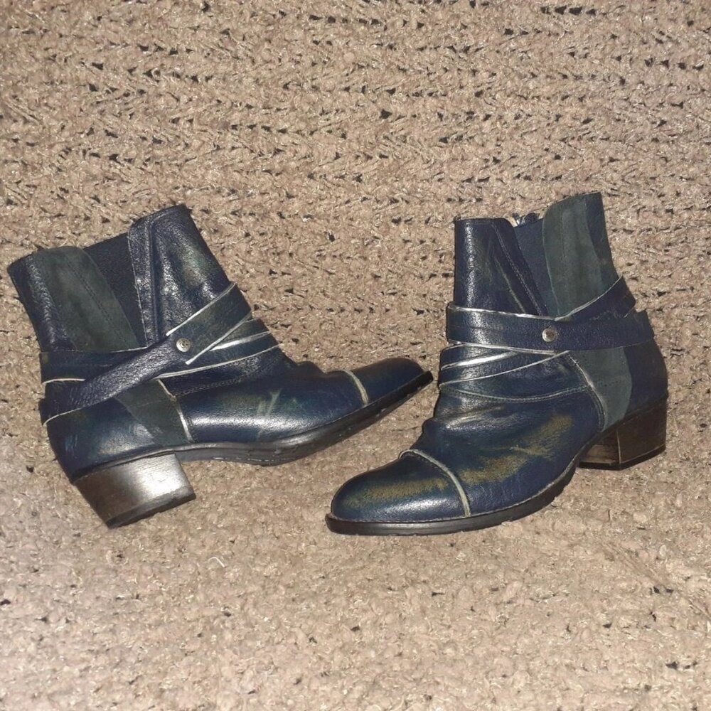 DKODE-Distressed Blue Leather/Silver Accents-Zip Strappy Booties-Sz 38-Near Mint